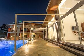 Treebo Winter Town Venna Lake