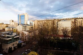 LUXKV Apartment on Smolenskaya