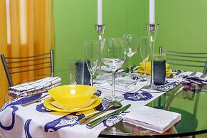 Hello Apartment on Kolomyazhskiy 26