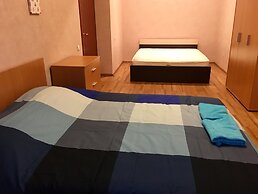 LUXKV Apartment on Kievskaya