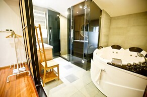 Westlake Longshang Boutique Hotel