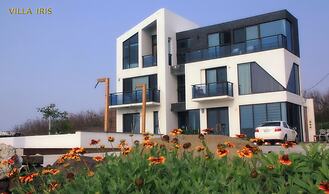Villa Iris