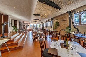 Flora hotel apartments