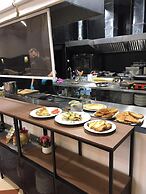 Flora hotel apartments