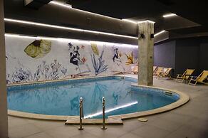 Flora hotel apartments