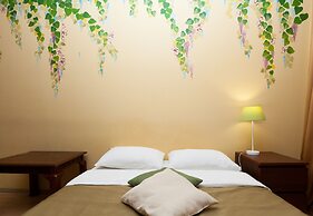 Kvart Boutique Smolenskaya