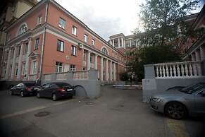 Kvart Boutique Smolenskaya