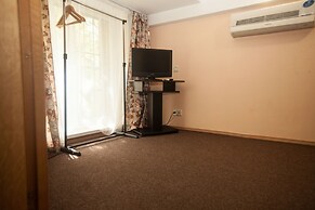 Kvart Boutique Smolenskaya