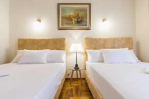 Victoria Queens Paradise Apartments