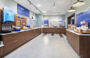 Holiday Inn Express & Suites Lexington W - Versailles by IHG