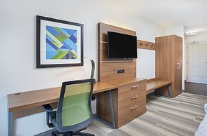 Holiday Inn Express & Suites Lexington W - Versailles by IHG