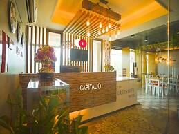 Capital O Vaccinated Staff - OYO 785 The Greenhive