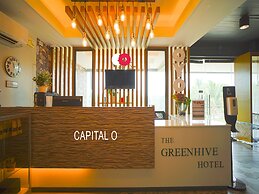 Capital O Vaccinated Staff - OYO 785 The Greenhive