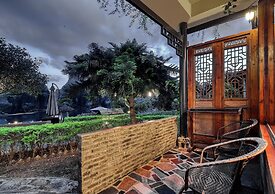 Yangshuo Mountain Retreat