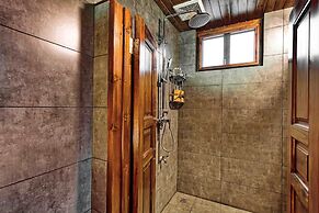 Yangshuo Mountain Retreat