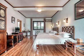 Yangshuo Mountain Retreat