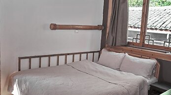 Yangshuo Mountain Retreat