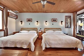 Yangshuo Mountain Retreat