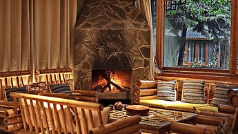 Yangshuo Mountain Retreat