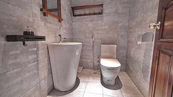 Yangshuo Mountain Retreat