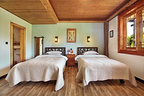 Yangshuo Mountain Retreat