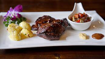 Yangshuo Mountain Retreat