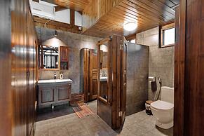 Yangshuo Mountain Retreat