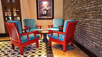 Yangshuo Mountain Retreat