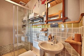 Yangshuo Mountain Retreat