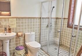 Yangshuo Mountain Retreat