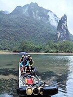 Yangshuo Mountain Retreat