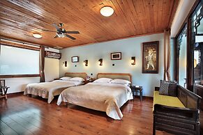 Yangshuo Mountain Retreat