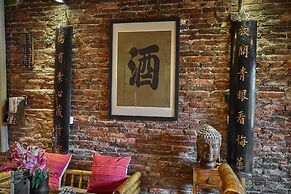 Yangshuo Mountain Retreat