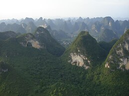 Yangshuo Mountain Retreat