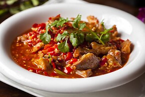 Yangshuo Mountain Retreat