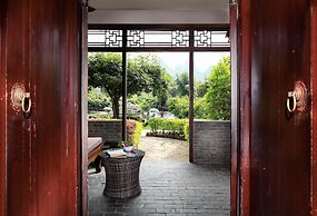 Yangshuo Mountain Retreat