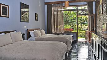 Yangshuo Mountain Retreat