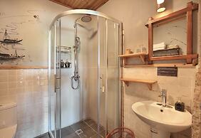 Yangshuo Mountain Retreat