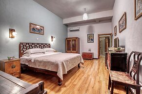 Yangshuo Mountain Retreat