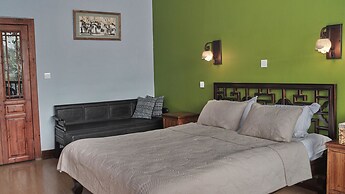 Yangshuo Mountain Retreat