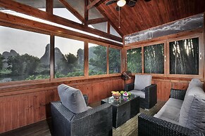 Yangshuo Mountain Retreat