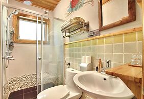 Yangshuo Mountain Retreat