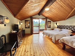 Yangshuo Mountain Retreat