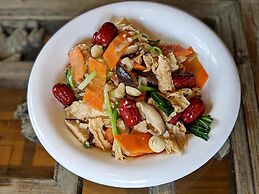 Yangshuo Mountain Retreat