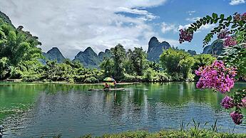 Yangshuo Mountain Retreat