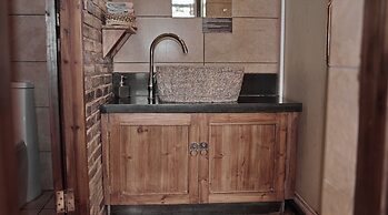 Yangshuo Mountain Retreat