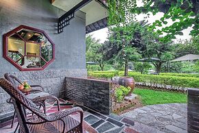 Yangshuo Mountain Retreat