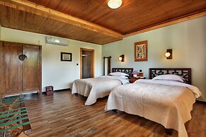 Yangshuo Mountain Retreat