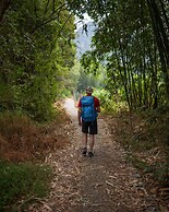 Yangshuo Mountain Retreat