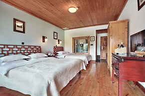 Yangshuo Mountain Retreat